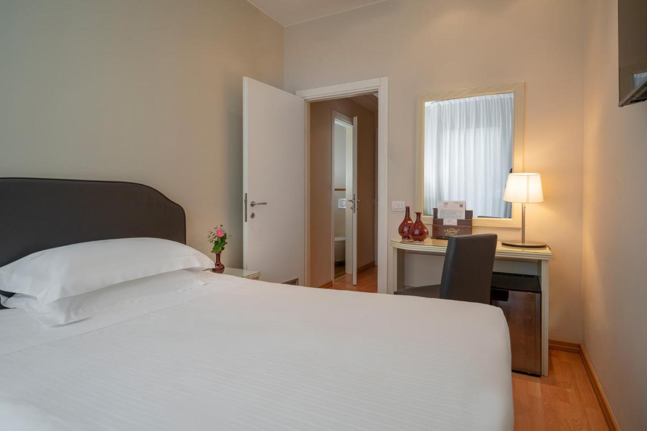 National Hotel Rimini Luaran gambar